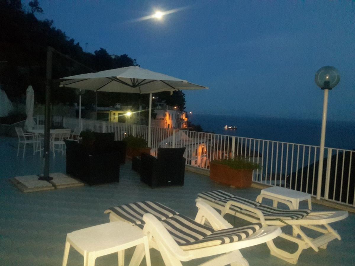 Le Terrazze Di Cristina Bed & Breakfast Vietri Luaran gambar